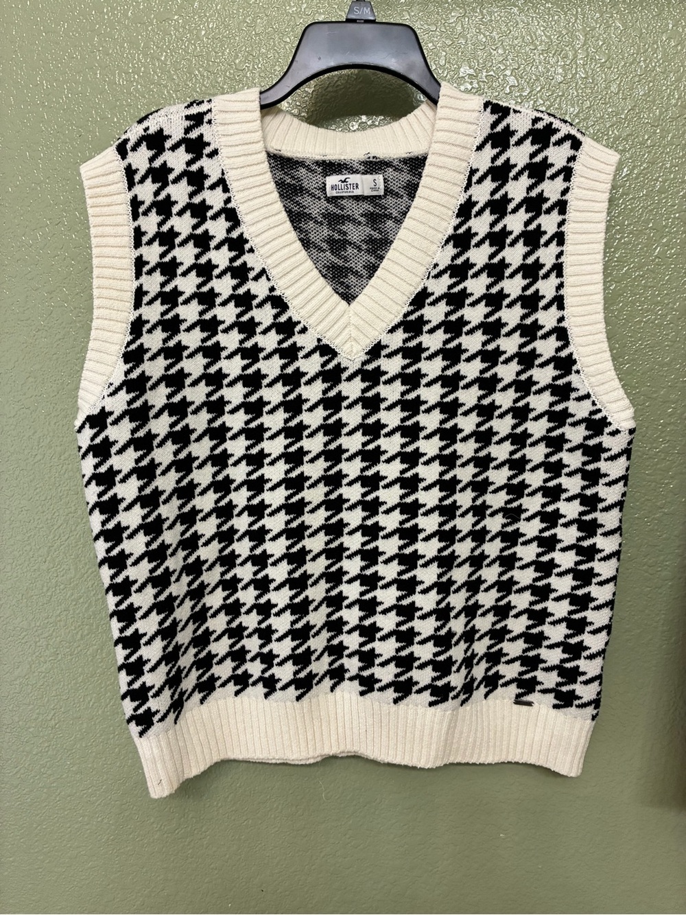 Hollister Black & Cream Houndstooth V-Neck Sweater Vest